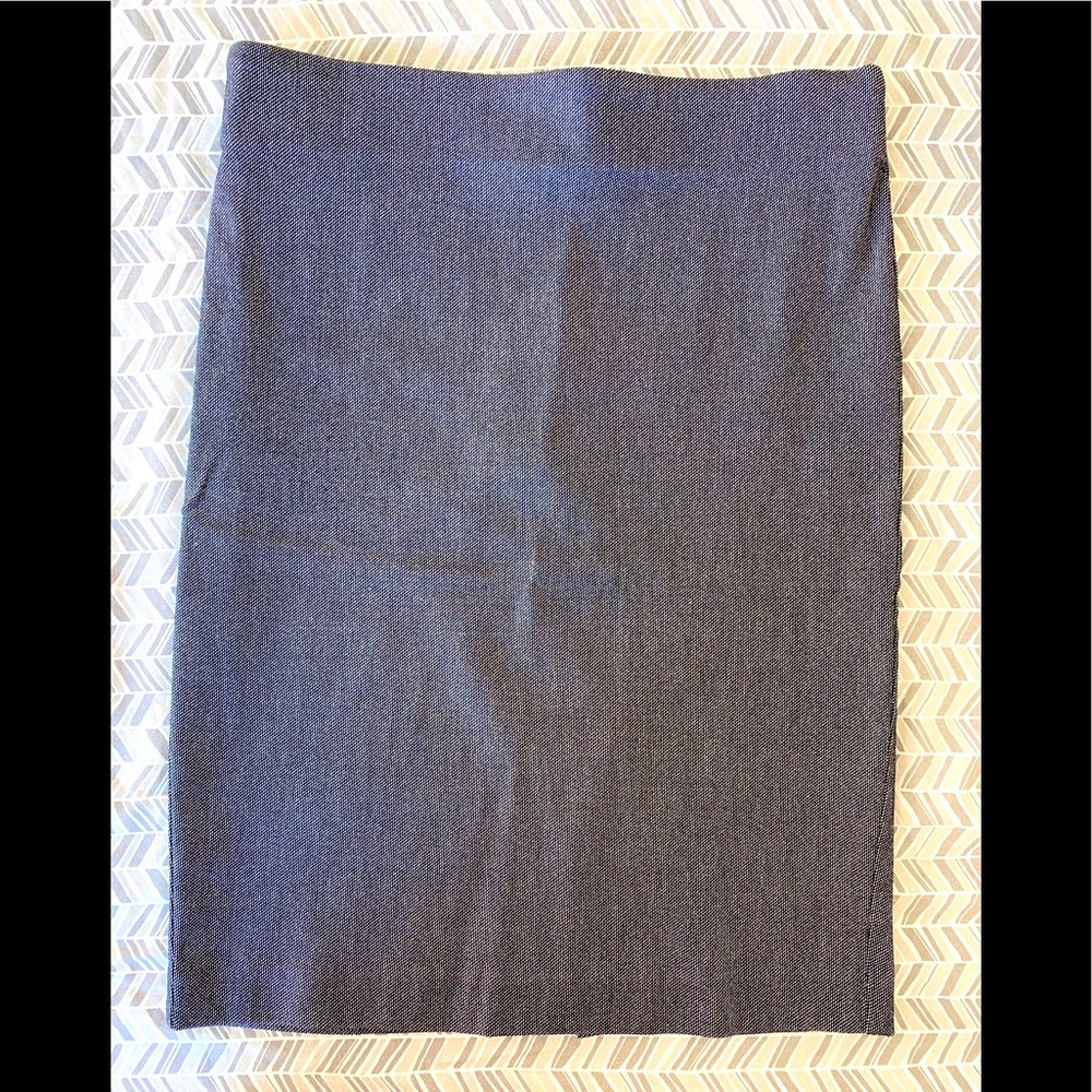 VanHeusen Stretch Extensible Skirt - size 2